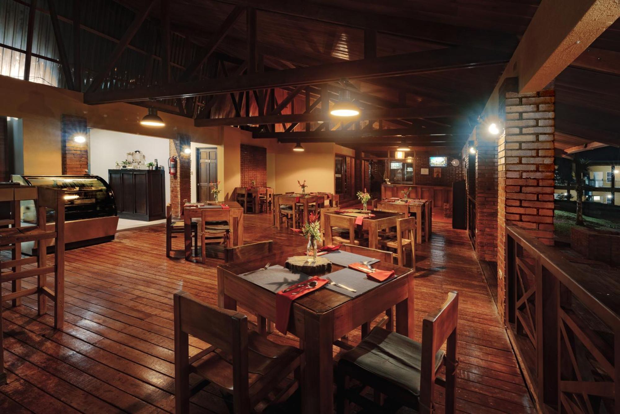 Hotel Villa Florencia Turrialba Bagian luar foto