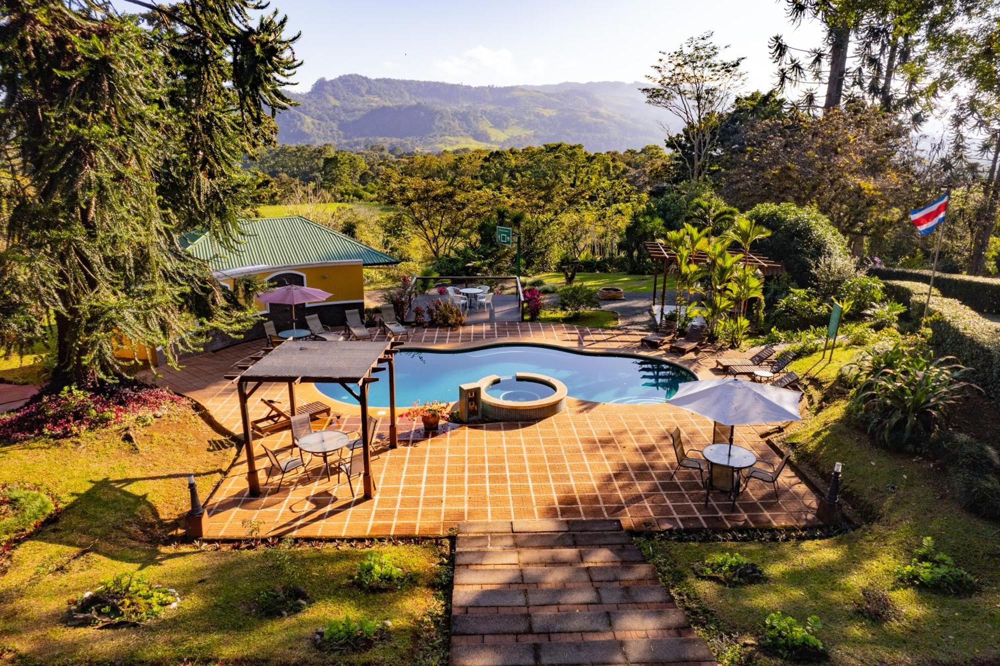 Hotel Villa Florencia Turrialba Bagian luar foto